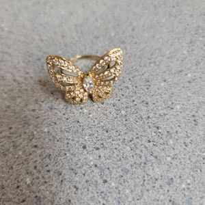 10kt or 14kt gold cant see stamp well enough...its beautiful worn once ...czs